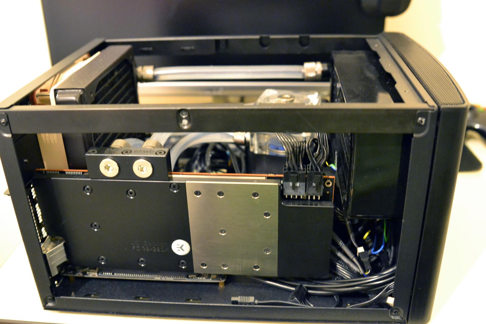 Tribute to The Nuclear Shoebox (mini-ITX custom water loop