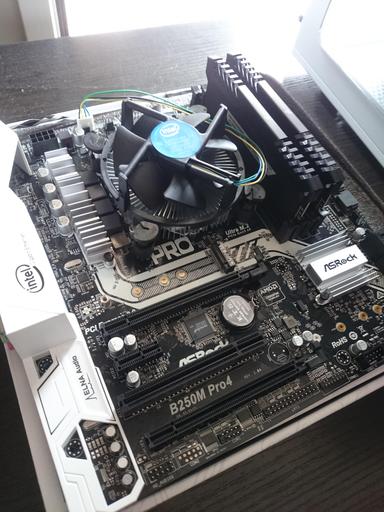 White holographic pc by Octradox - Intel Core i7-7700, GeForce GTX 
