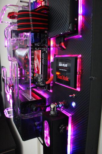 Wall Mounted, Water Cooled PC by JalfreziJeff - Intel Core i7
