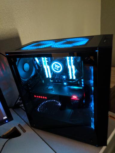 AMD Threadripper Vega 64 build by IIIBl1nDIII - AMD
