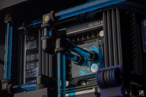 Rhino - A super overkill quad SLI build by p0Pe - Intel Core