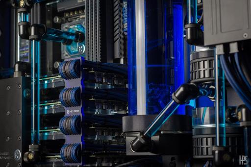 L BUILD
エヴァ初号機・2号機・零号機/零号機改
セット Rhino - A super overkill quad SLI build by p0Pe - Intel Core