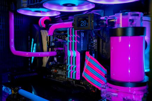 First build and first custom loop - Sad Machine by XXRAYZOR