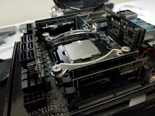 Direct Die 7900X - Ncase M1 by Inndee - Intel Core i9-7900X 