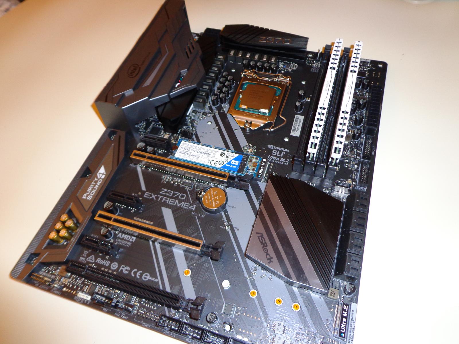 Monochromaxic Grayscale by MoonMoney - Intel Core i7-8086K