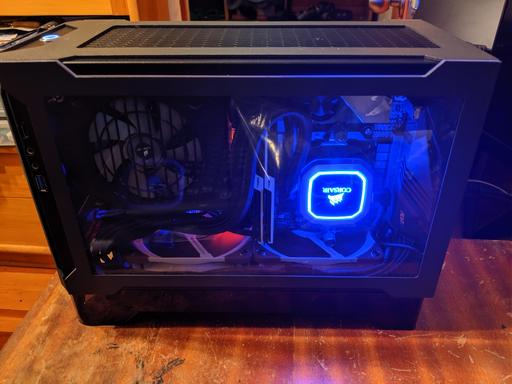 【ほぼ未使用】Sliger SM560 Mini-ITX用ケース 米国製 ホワイト ミニITX PCケース Sliger SM560 SM560 | Sliger