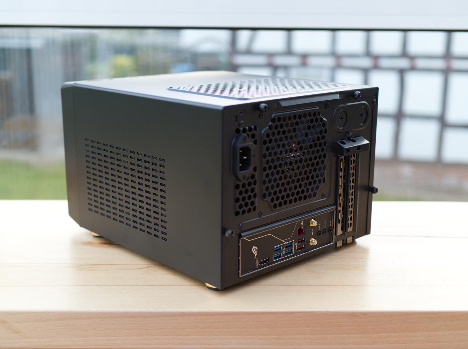 The Cubicle by yopoyo - AMD Ryzen 7 3700X, GeForce RTX 2060