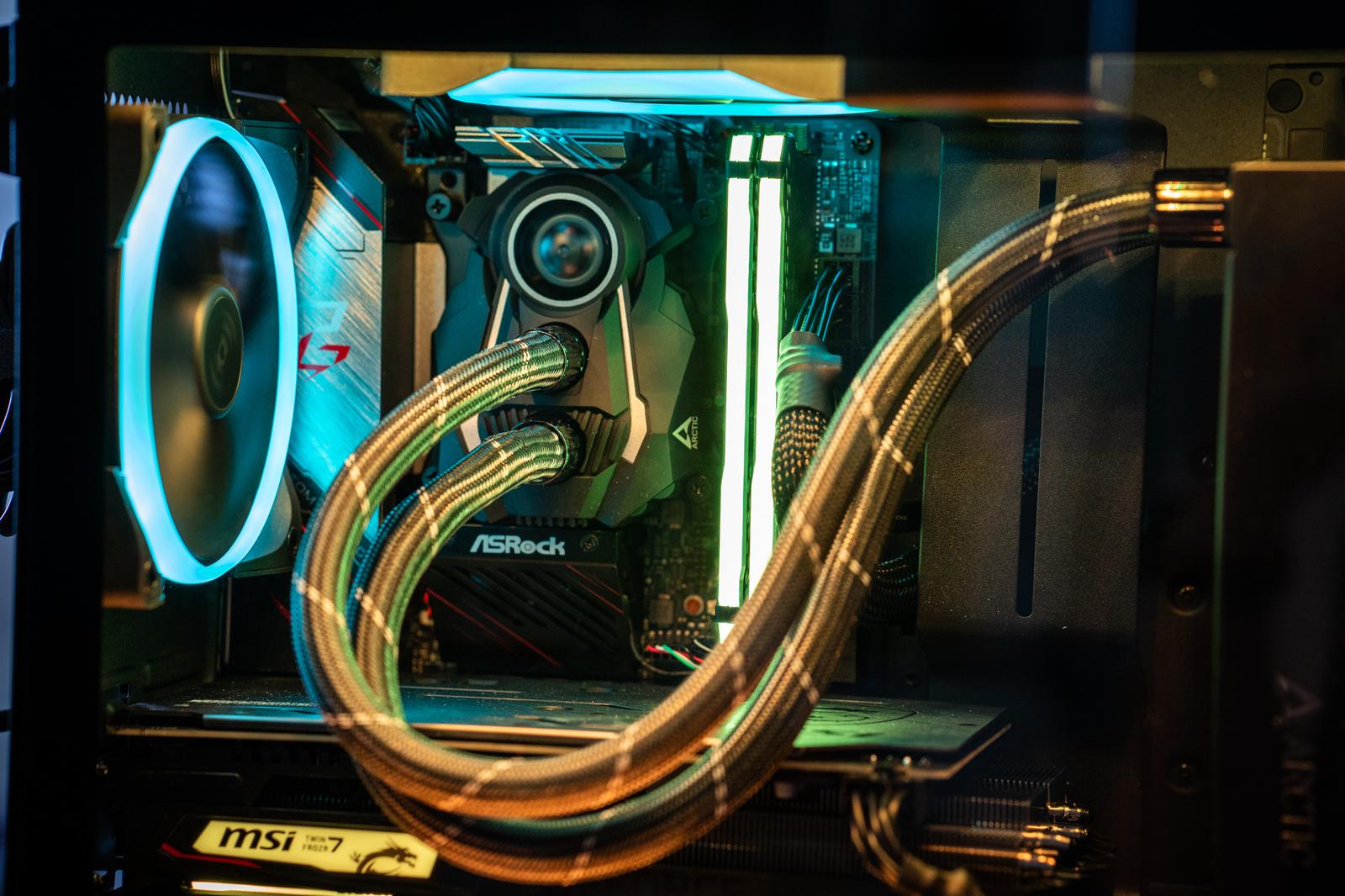 Tiny but powerful - Mini ITX Gaming PC by richiehug - AMD Ryzen 7