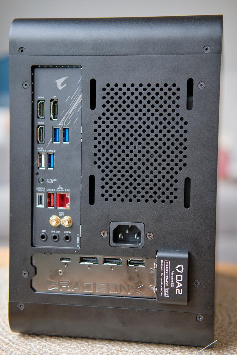 All AMD Enthusiast Streacom DA2 v2 Build by Drueckeberger
