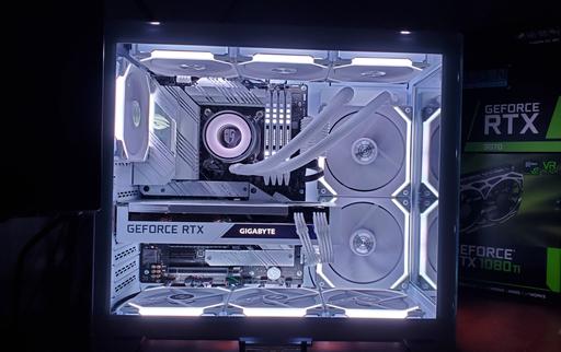 Lian Li 011 Mini Snow by Croman38 - Intel Core i7-10700K, GeForce 