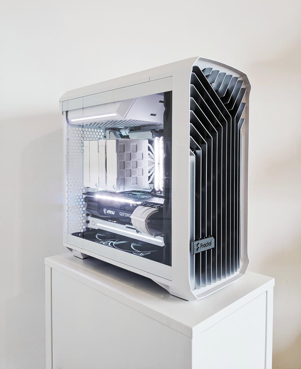 Black & White build in the Fractal Design Torrent Compact by Black & White build in the Fractal Design Torrent Compact by