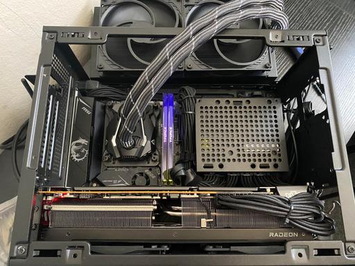自作PC　Ryzen9 3950x　RX7600 Ryzen 9 3950X + MINI-ITX MODDED WATERCOOLED! - YouTube