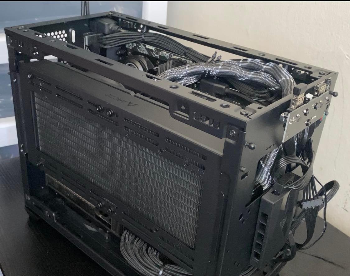 自作PC　Ryzen9 3950x　RX7600 自作PC Ryzen9 3950x RX7600 Ryzen 9 3950X + MINI-ITX MODDED