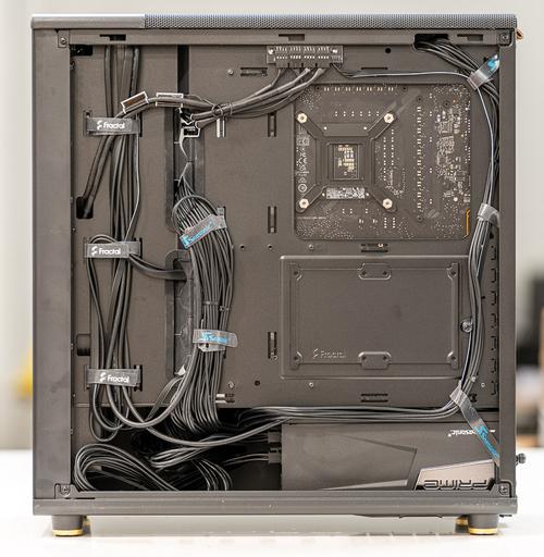Fractal North - i9 13900K + Asus ProArt Z790 + RTX 4080 + Side