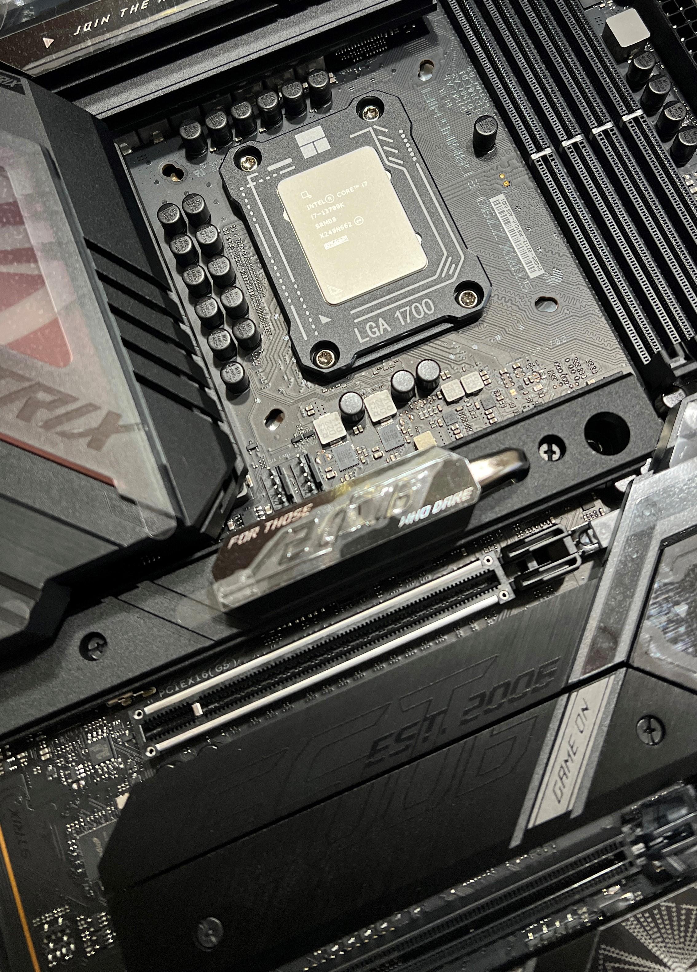 intel 13700K & ASUS ROG STRIX Z790 マザボ intel 13700K & ASUS ROG STRIX Z790 マザボ