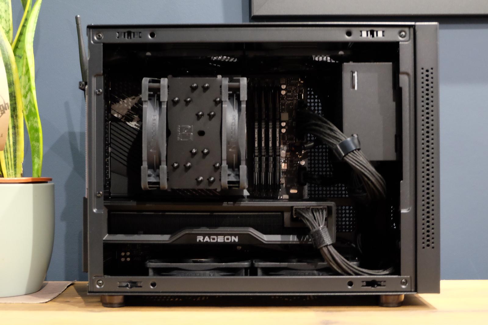 Sama IM01 build by rare6499 - Intel Core i7-12700K, Radeon