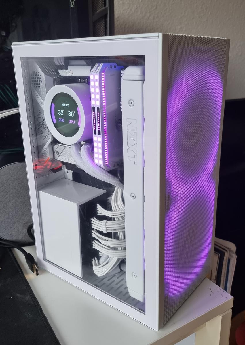 White SFF Monster by YujTheBot - Intel Core i7-13700K, GeForce RTX