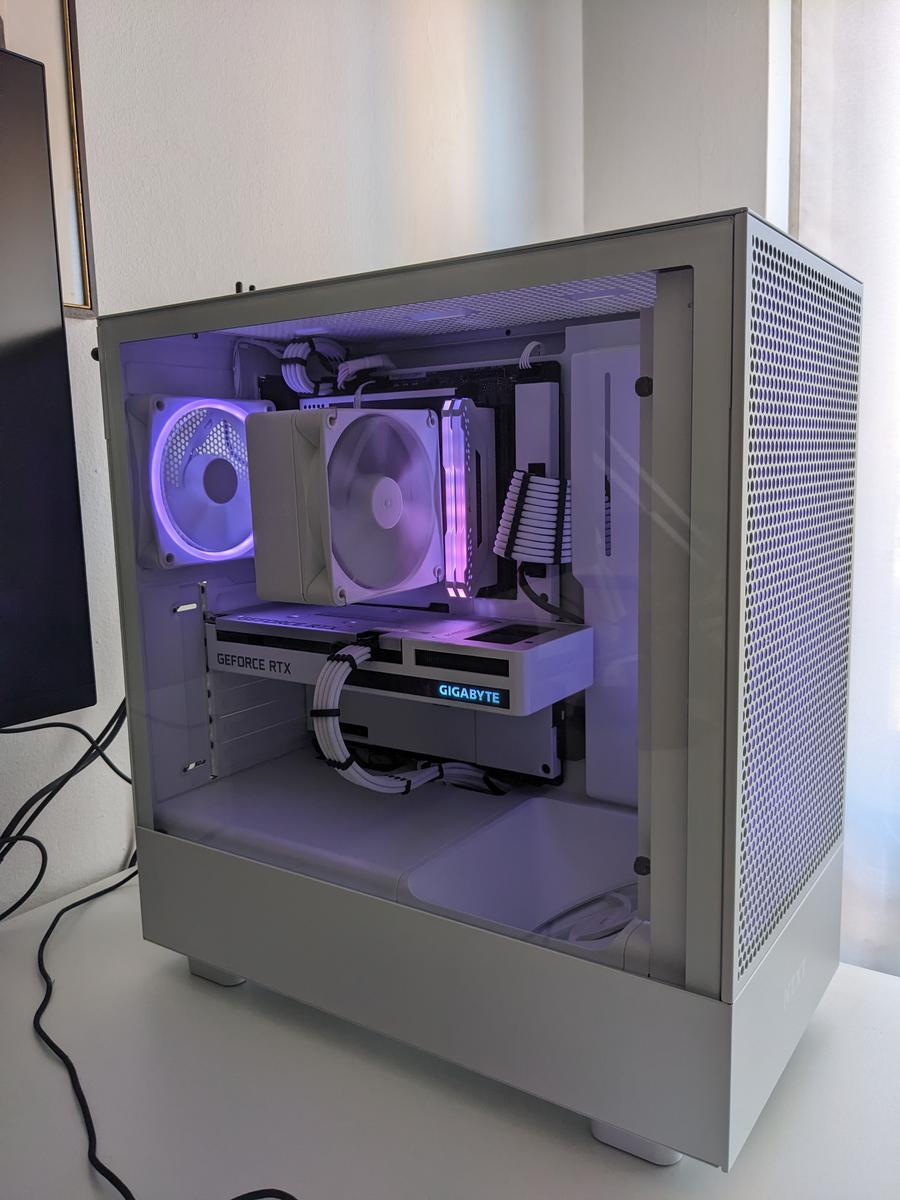 First build: NZXT H5 FLOW total white by Totoro_Gommoso - AMD 