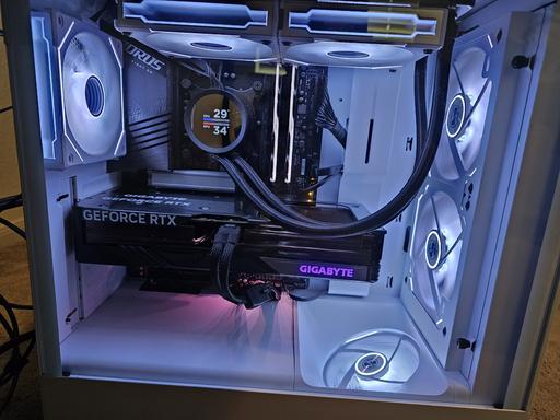 NZXT H5 Flow Black & White Build by Leones5x5 - Intel Core NZXT H5 Flow Black & White Build by Leones5x5 - Intel Core