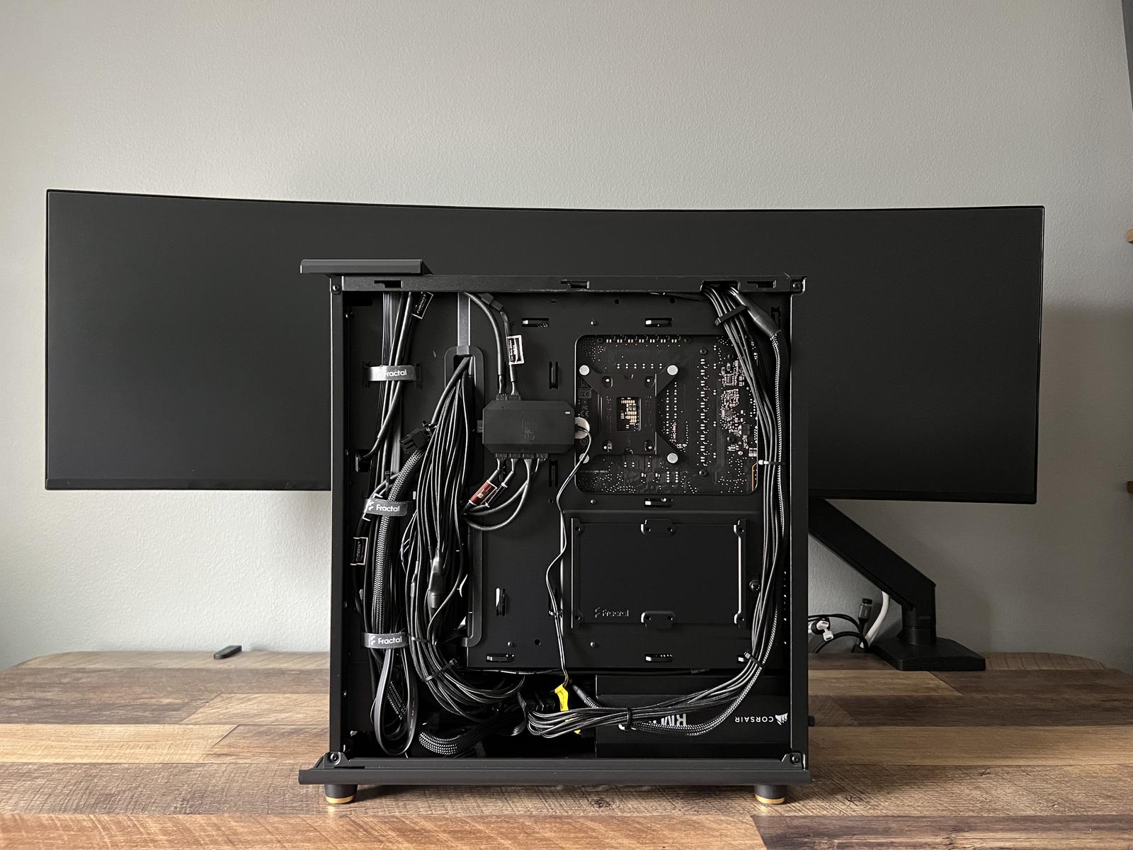 ルナ　PC Air cooled Iqunix ZX-1 - Silent Black Knight by madriz - AMD