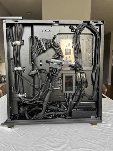 Gentlemen's Build by erickmac - AMD Ryzen 9 7900X, GeForce