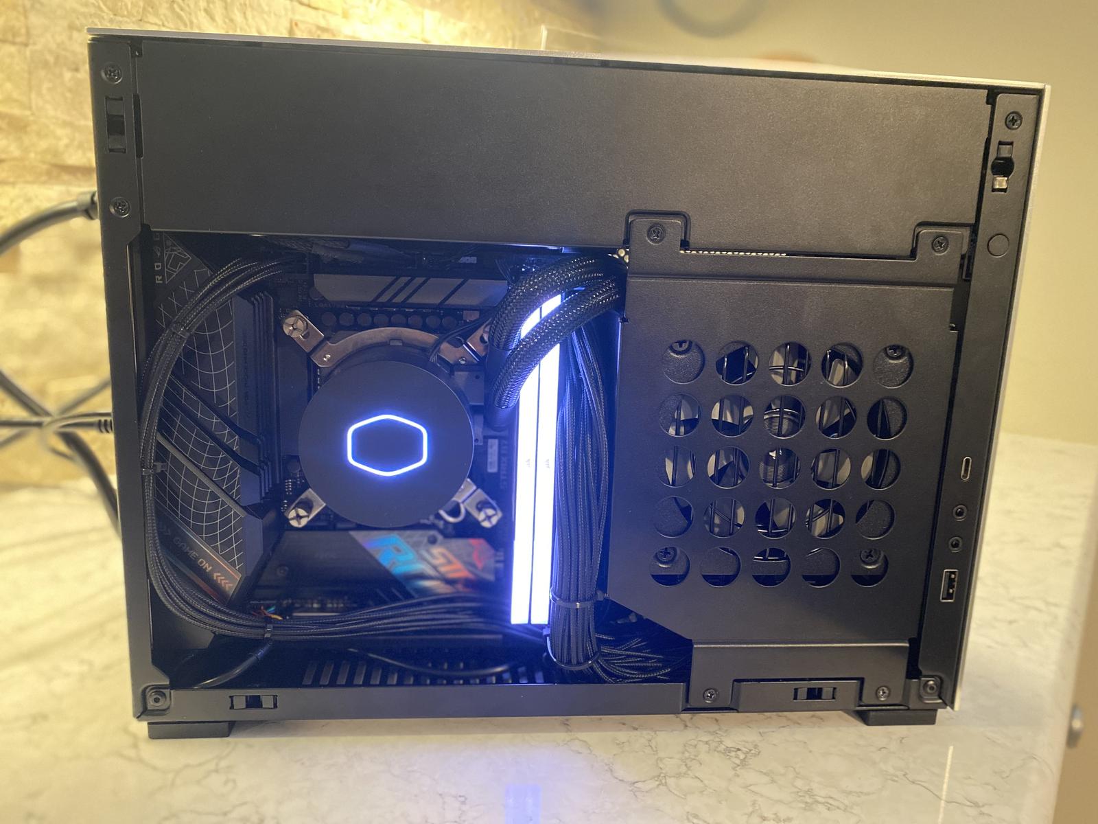 自作PC　MINI-ITX・i3 8100・8GB・SSD128GB・Win11 自作PC MINI-ITX・i3 8100・8GB・SSD128GB・Win11