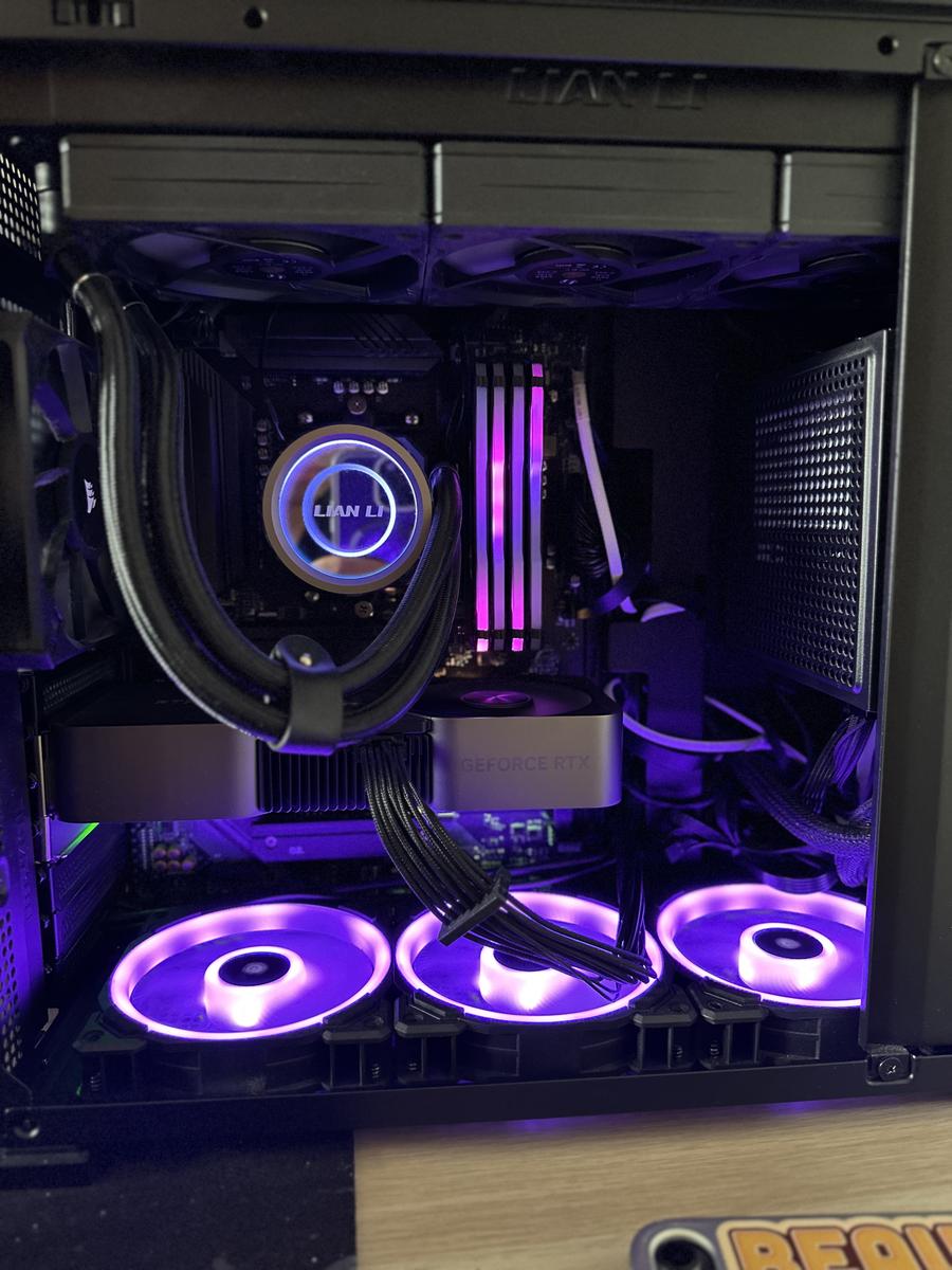 Jonsbo D41 Screen Build by Sawa_ - AMD Ryzen 7 5800X3D, GeForce