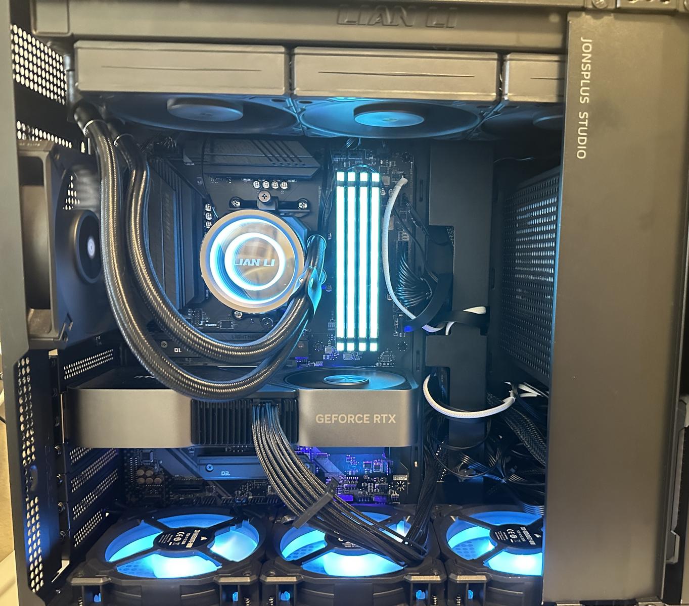 Jonsbo D41 Screen Build by Sawa_ - AMD Ryzen 7 5800X3D, GeForce