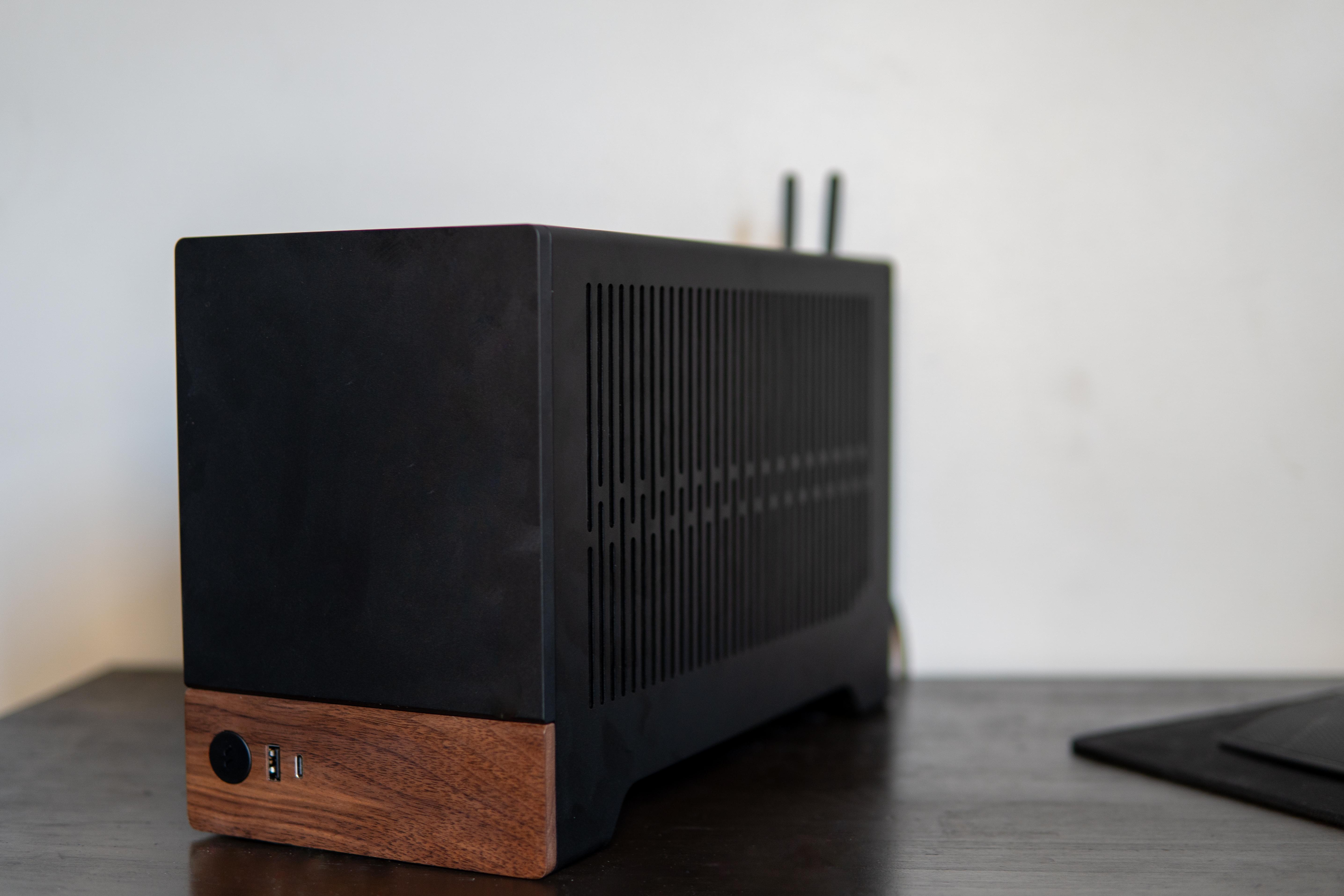 Fractal Design Terra Matter Black w Wood（Fractal Design