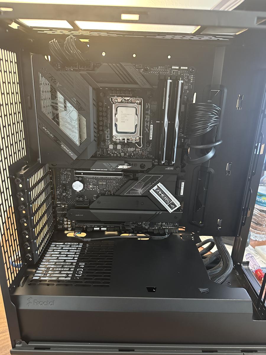Fractal North 4080, 64GB RAM, 13700k Gaming Machine by