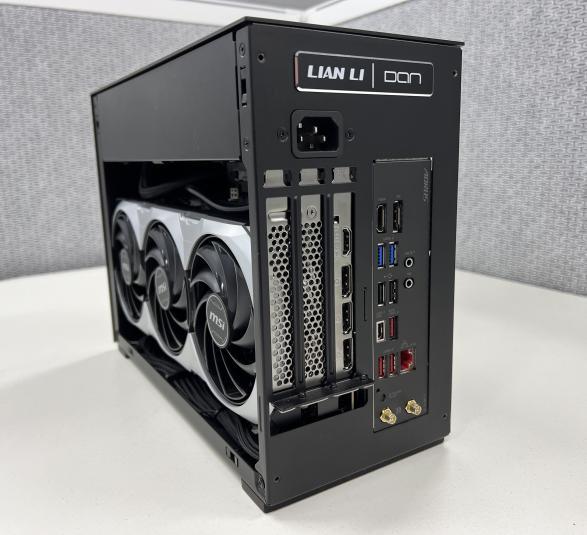 LIAN LI A4-H2O PCケース ITX Amazon.com: Lian Li A4-H2O Small Case - Mini ITX - Aluminum