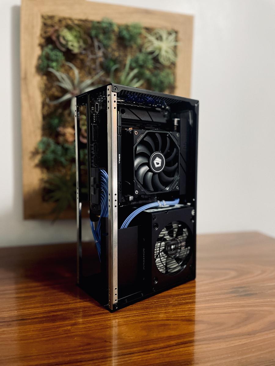 Velka 7 - Travel PC by K0RnD4Wg - AMD Ryzen 7 7700X, GeForce RTX