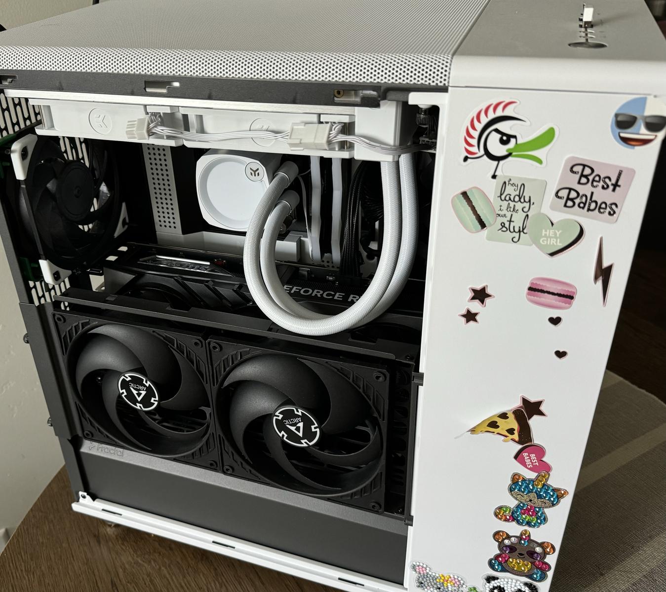 Fractal North with 7800X3D, 4090 and side mesh stuff by