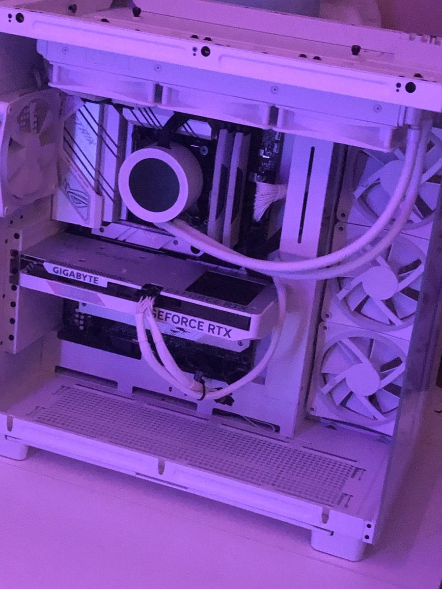 Pretty White Build - 4060 and i5 136000KF - First Build by