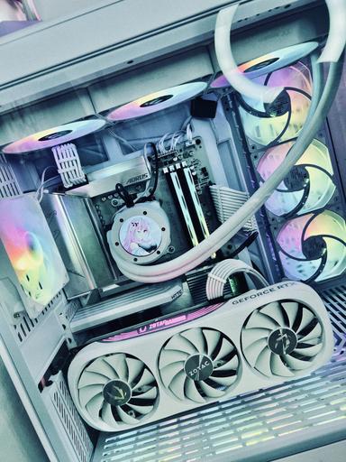 Hyte Y70 Touch SNOW WHITE Build w/ 4070 Ti Super by spoopbunni