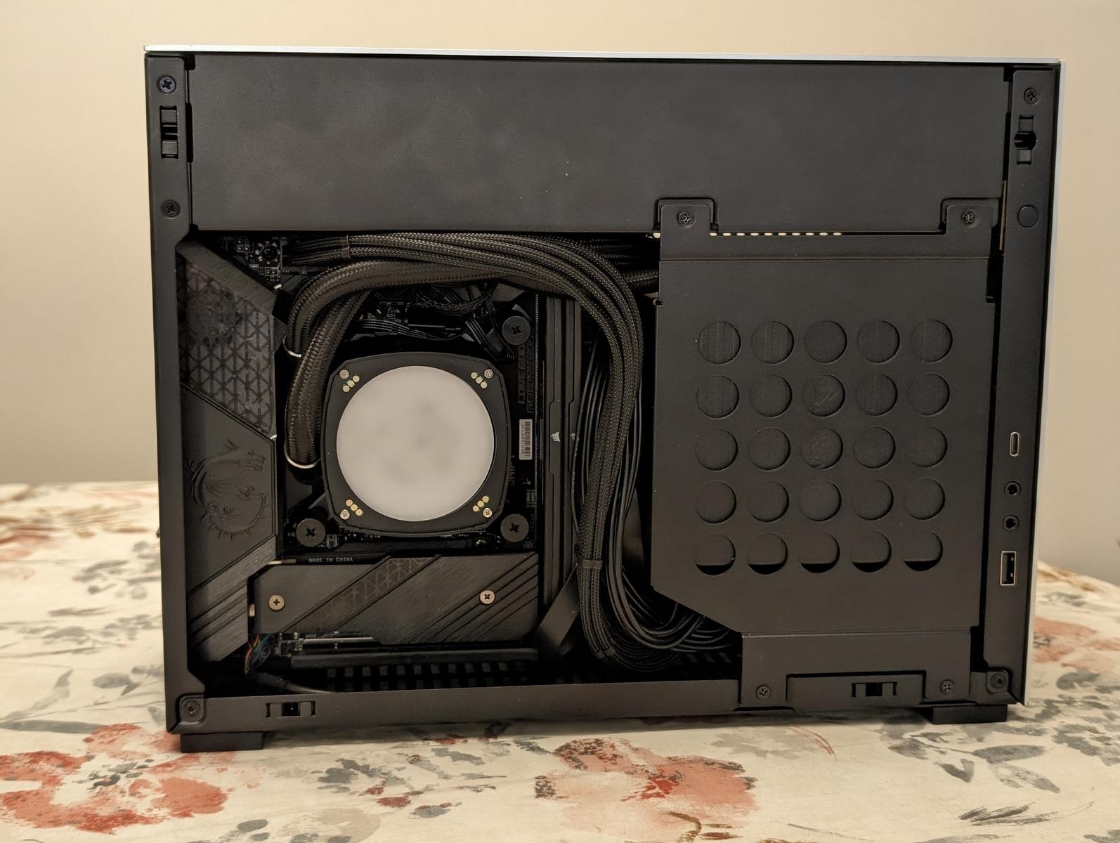 【LP】SINKHOLE / CORE SAMPLE A bit different tubing management with Lian Li A4-H2O and be