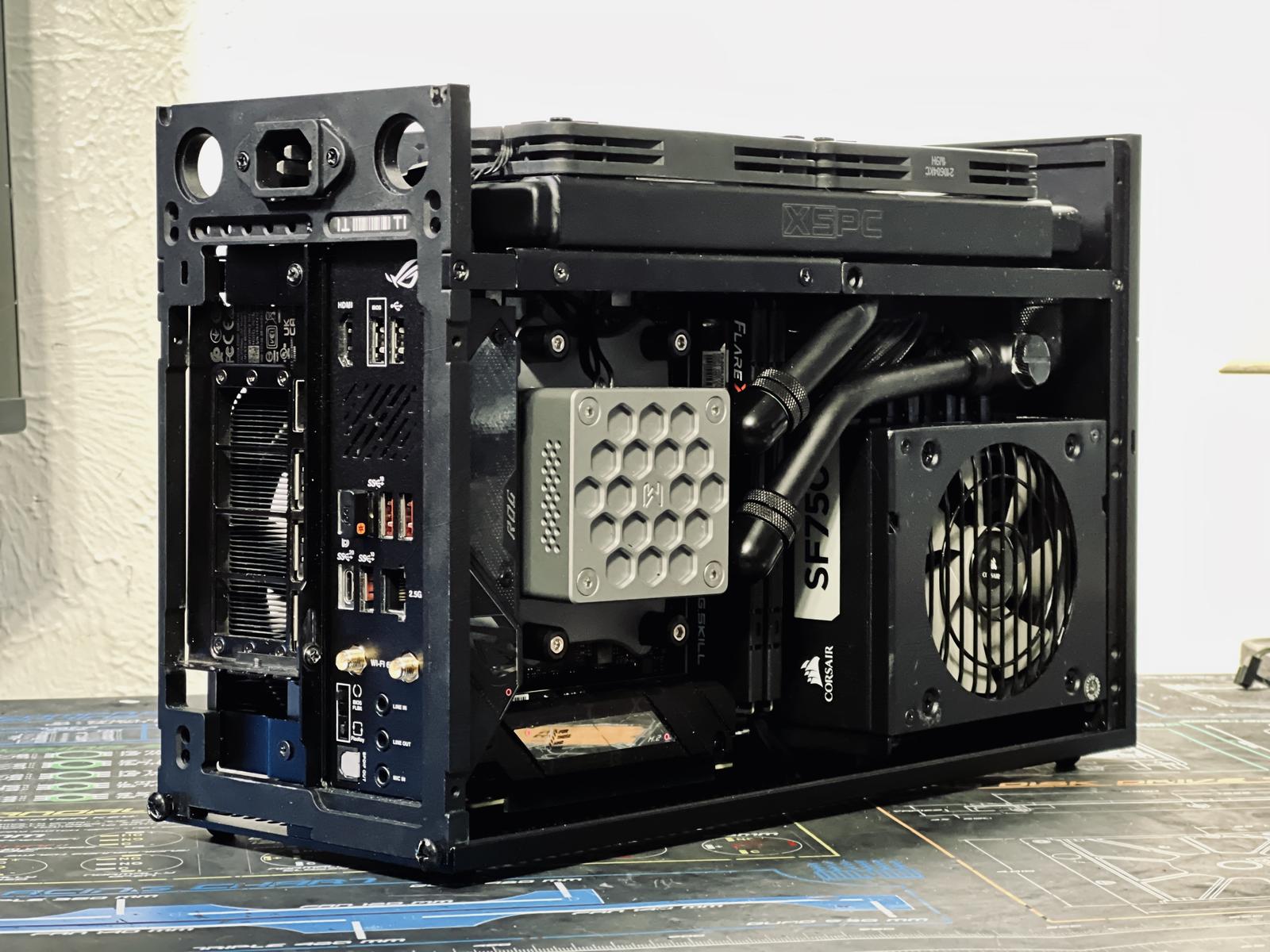 High-end SFF build in the FormD T1 case with custom watercooling