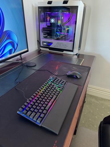Asus ROG Strix Helios RGB ATX/EATX Mid-Tower Case - White