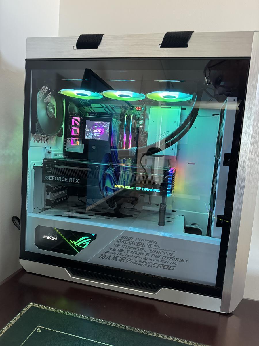 Asus ROG Strix Helios RGB ATX/EATX Mid-Tower Case - White