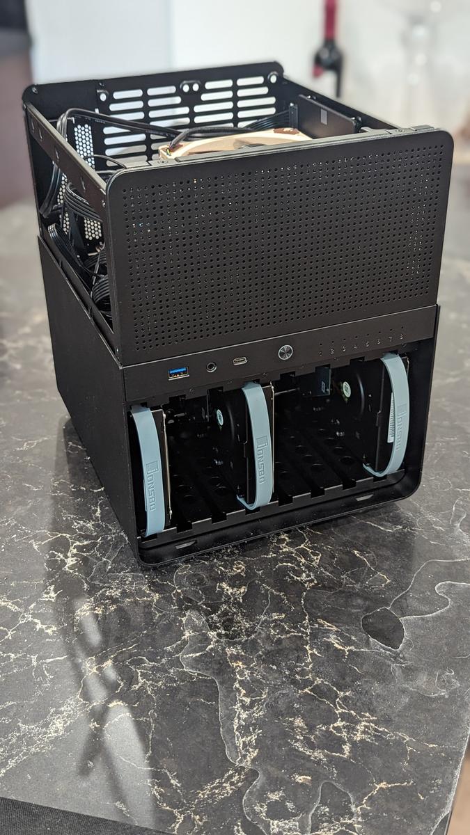 2024) My first ever NAS - i5 12600K ASRock Z690M Jonsbo N3 by