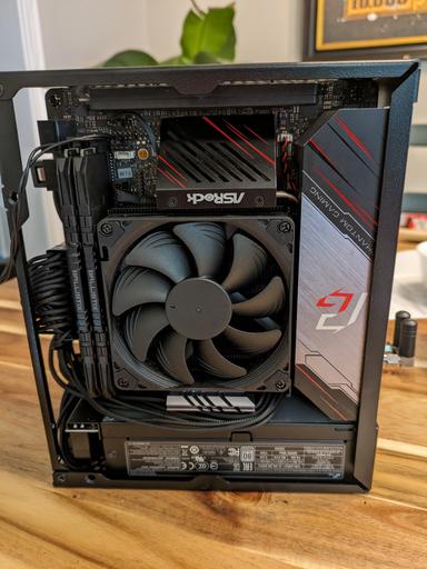 激レア Mini-ITX VELKA3 ケース VELKASEのITXケース｢Velka 3｣紹介。4.1Lでグラボ搭載可能な超