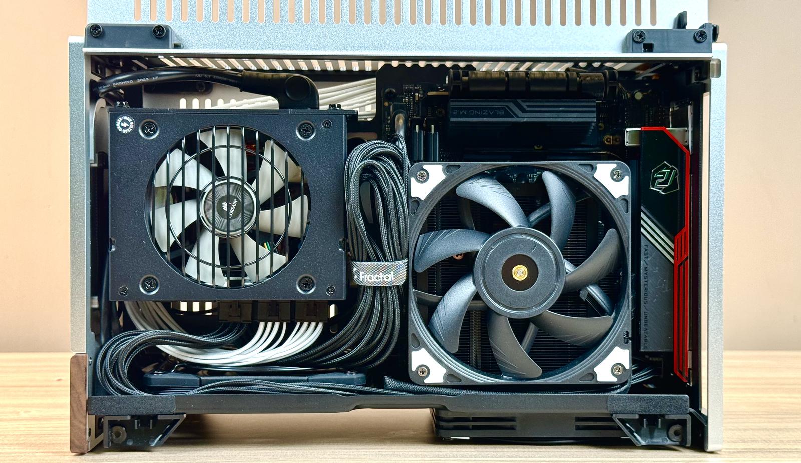 PCケース(自作PC用) Fractal Design Terra Silver Fractal Terra Silver – almost a macbook pro 14 :D by mldbk - AMD