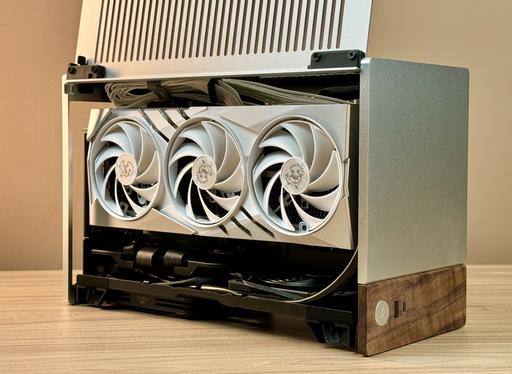 Fractal Terra Silver – almost a macbook pro 14 :D by mldbk