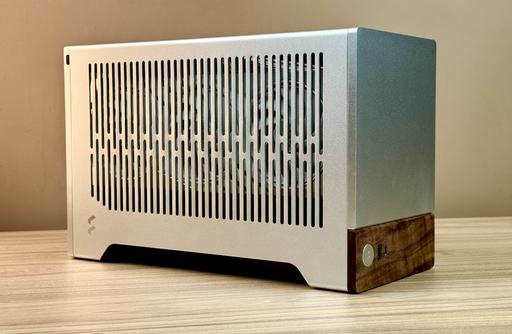 Fractal Terra Silver – almost a macbook pro 14 :D by mldbk