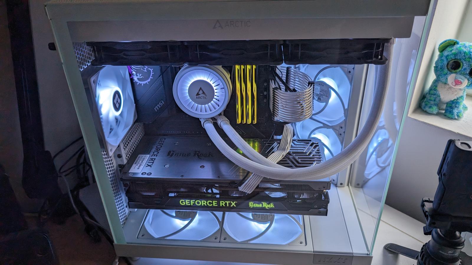 H6 Flow 13700K + RTX 4090 and Liquid Freezer III 360 AIO and