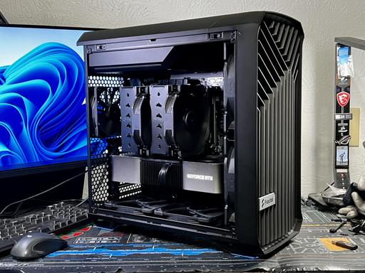 Fractal Torrent Compact - 7800X3D, RTX 4090, zero RGB blackout mod