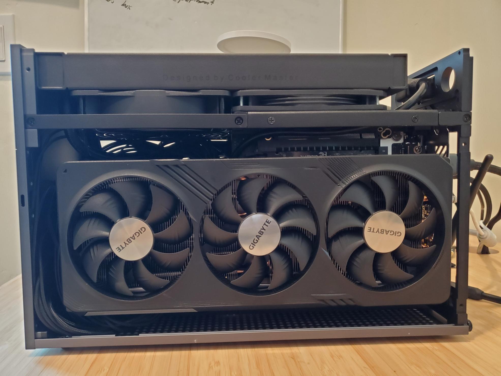 PCケース(自作PC用) FormD T1 ミニマリストはボタンも嫌う？！】FormD社 PCケース「T1」を