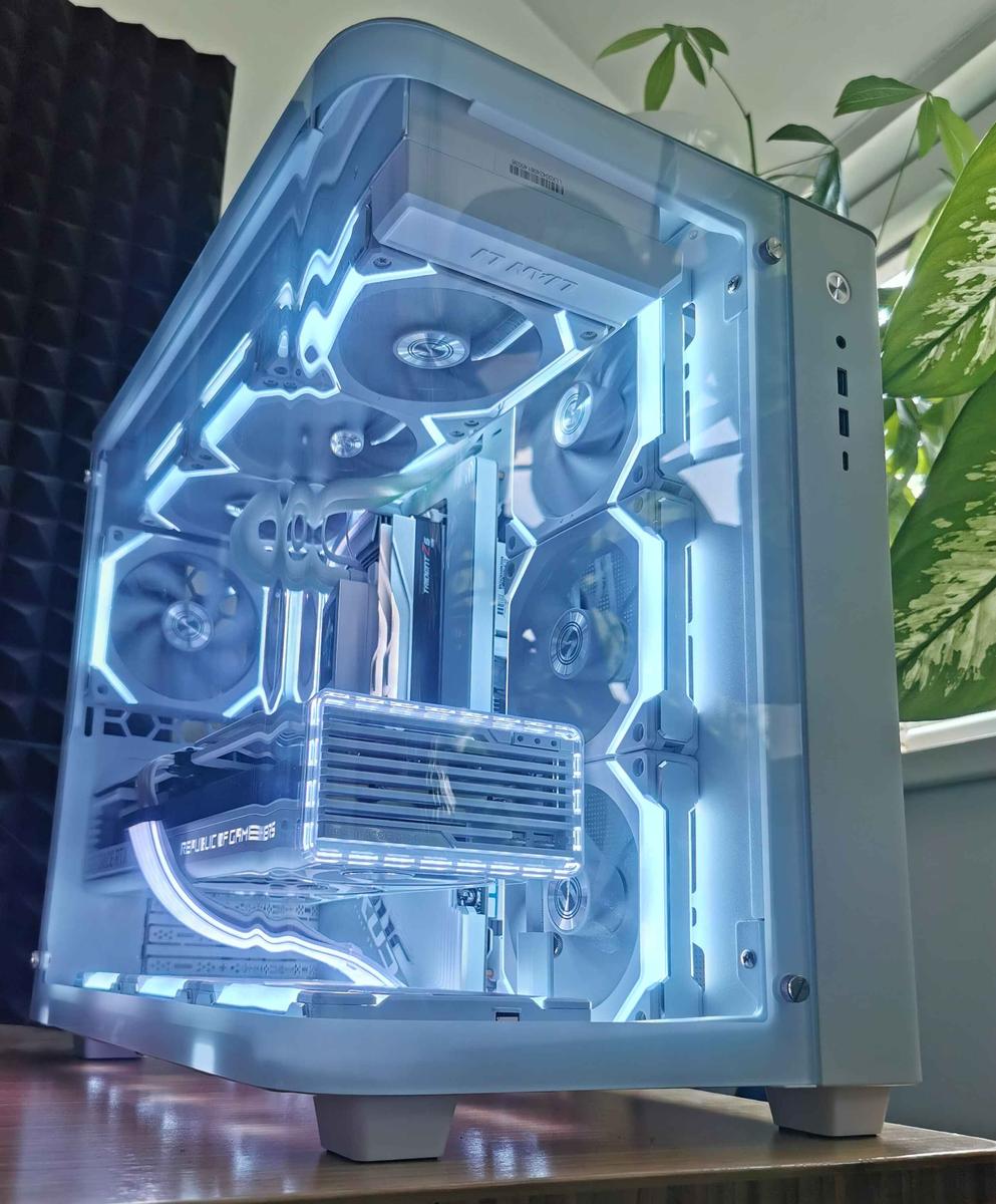 back connect white build by nordpowl - AMD Ryzen 7 7800X3D