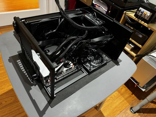 NCASE M1 ジャンク NCASE M1 Downsize (ft. push/pull AIO + GPU deshroud) by