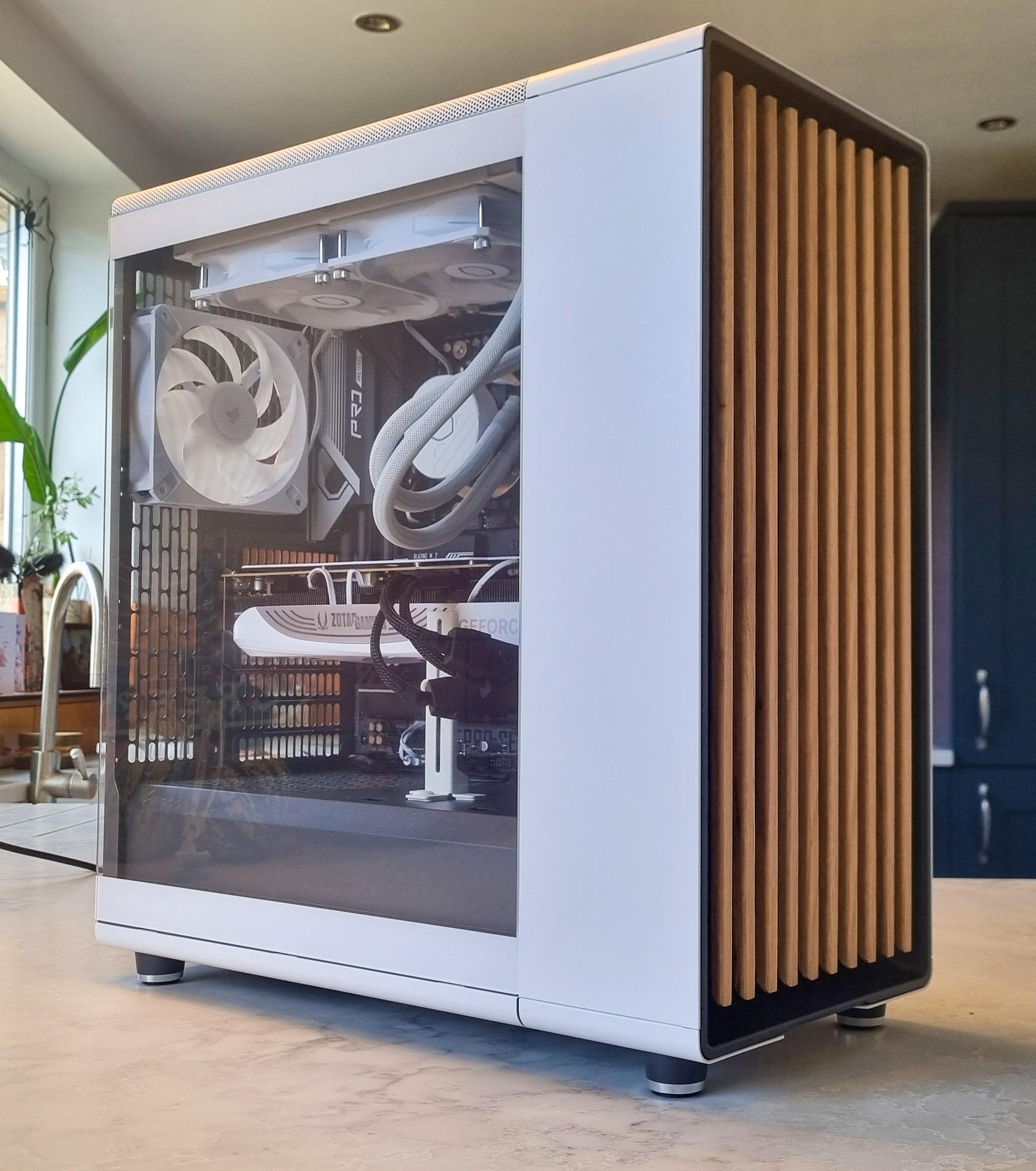 North Fractal White Design PC Build : XL ATX Case - Mid-Tower 
